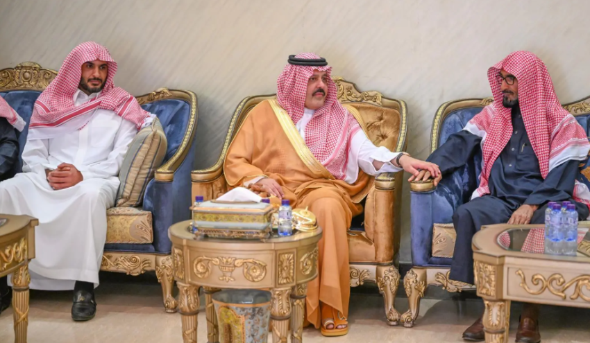 أمير منطقة حائل يقدم واجب العزاء لأسرة البليهد