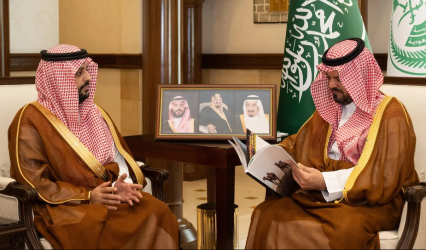 نائب أمير مكة يتسلّم التقرير السنوي لفرع وزارة الرياضة بالمنطقة لعام 2025