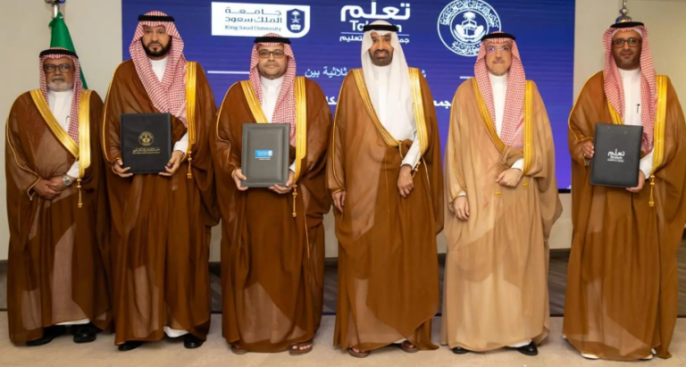 وزير-الموارد-البشرية-يرعى-توقيع-شراكة-إستراتيجية-ثلاثية-لتأهيل-وتمكين-أبناء-مستفيدي-الضمان-الاجتماعي