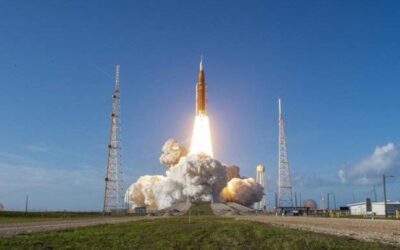 انطلاق 4 رواد فضاء نحو القمر لأول مرة منذ نصف قرن