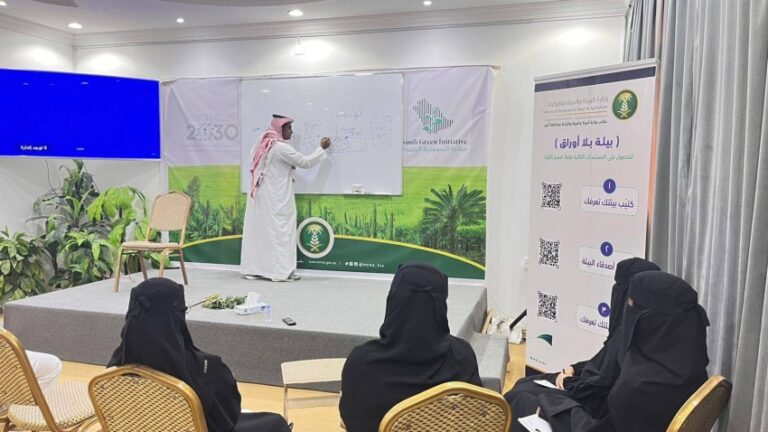 مكتب-‏بيئة-أضم-يدرب-خريجات-الكلية-الجامعية