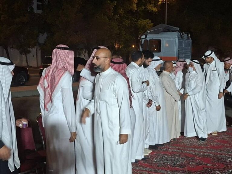 آل-بنون-يتلقون-التعازي-في-فقيدهم-حسن