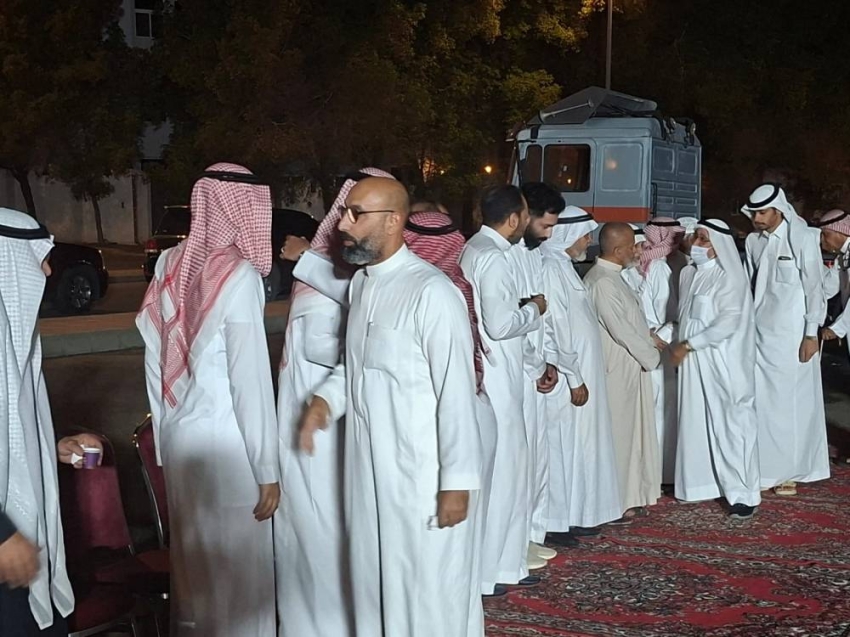 آل بنون يتلقون التعازي في فقيدهم حسن