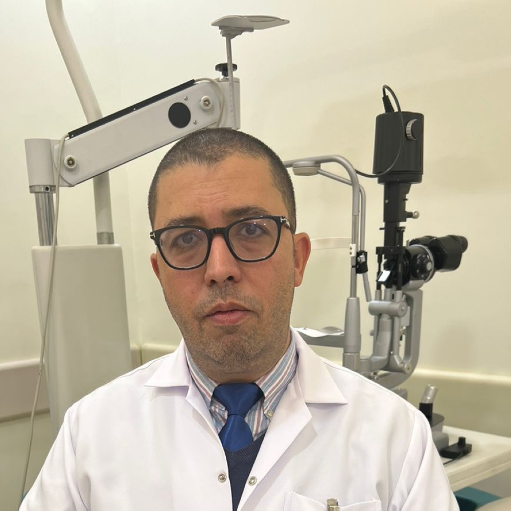 اختصاصي عيون لـ «اليوم» يحذر: المكياج والعدسات التجميلية قد تقود لمضاعفات خطيرة