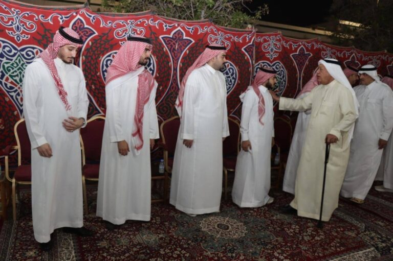 آل-عبيد-يستقبلون-المعزين-في-وفاة-مدير-جامعة-«المؤسس»-الأسبق