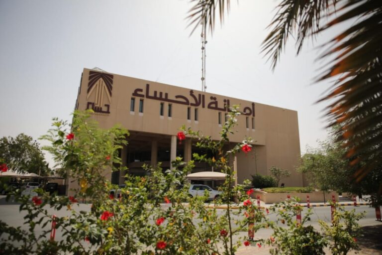 بـ-858-مليوناً.-بدء-مشاريع-نظافة-الأحساء-وتنبيهات-من-«قصور-مؤقت»