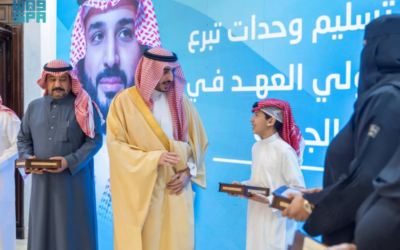 أمير الجوف يسلّم وثائق تملك الوحدات السكنية للمستفيدين من تبرع سمو ولي العهد