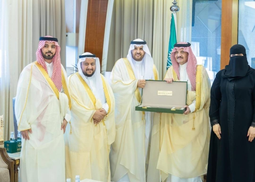 أمير المنطقة الشرقية يتسلم التقرير الختامي لمؤتمر الطاقة المستدامة وتمكين المستقبل