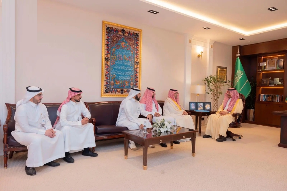 محافظ حفر الباطن يطّلع على إنجازات تجمع حفر الباطن الصحي