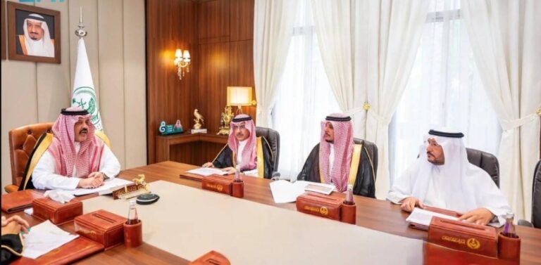 أمير-حائل-يترأس-اجتماعًا-تنسيقيًا-لمتابعة-سير-المشاريع-التنموية-في-المنطقة