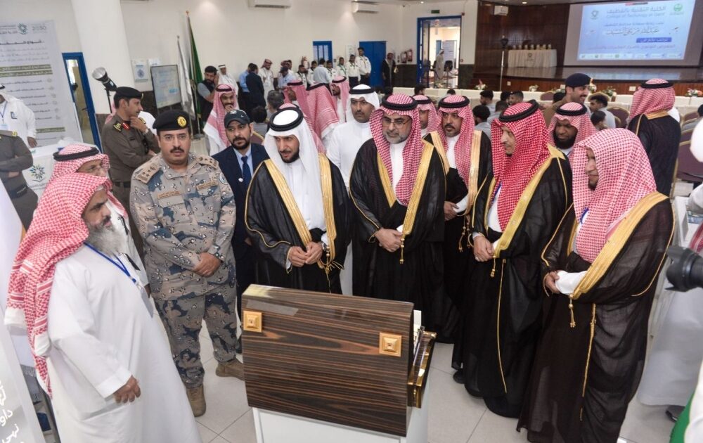 محافظ القطيف يفتتح معرضًا توعويًا للتحصين ضد المخدرات