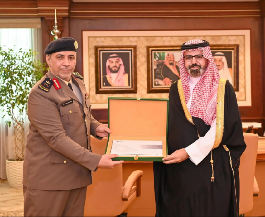 نائب أمير جازان يستقبل مدير الدفاع المدني بالمنطقة ويتسلّم التقرير السنوي