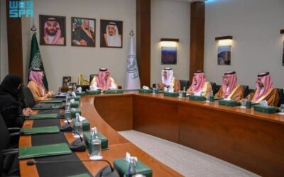 أمير حائل يناقش مع رئيس الجامعة خطتها الإستراتيجية وتعزيز مخرجاتها التعليمية