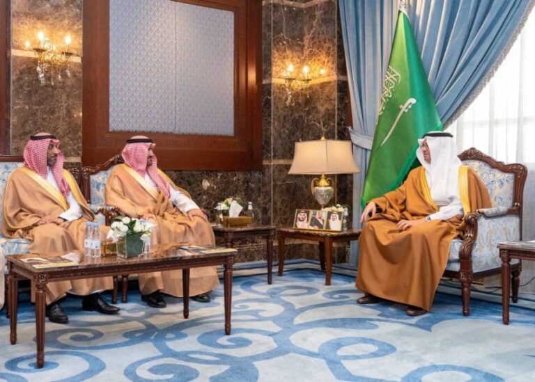 محافظ-الأحساء-يستقبل-نائب-وزير-الرياضة-ويستعرض-تطوير-القطاع-الرياضي-في-المحافظة