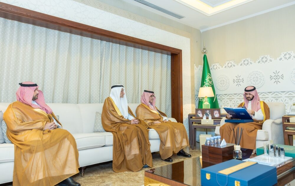 نائب أمير الشرقية يطّلع على أعمال ومشاريع جسر الملك فهد