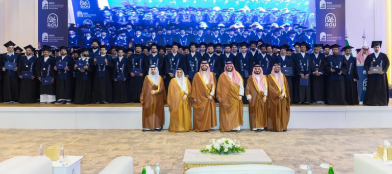 نائب-أمير-الشرقية-يرعى-حفل-تخريج-أكثر-من-5-آلاف-خريج-وخريجة-من-الجامعة-العربية-المفتوحة-بالمنطقة