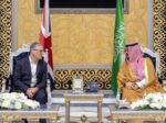 رئيس الوزراء البريطاني يغادر جدة