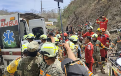 إنقاذ عامل في المكسيك بعد أسبوعين من الاحتجاز داخل منجم منهار