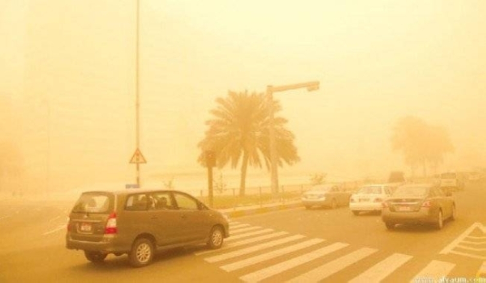 طقس المساء.. أتربة مثارة وأمطار على أجزاء من المنطقة الشرقية