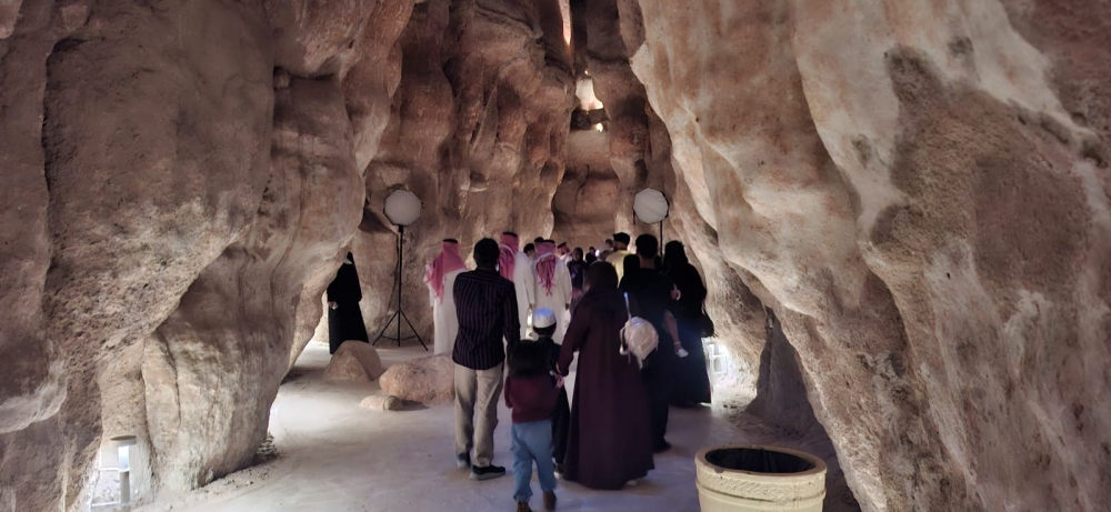 الأحساء.. كهوف جبل القارة تجذب العالم وتعزز الهوية السياحية