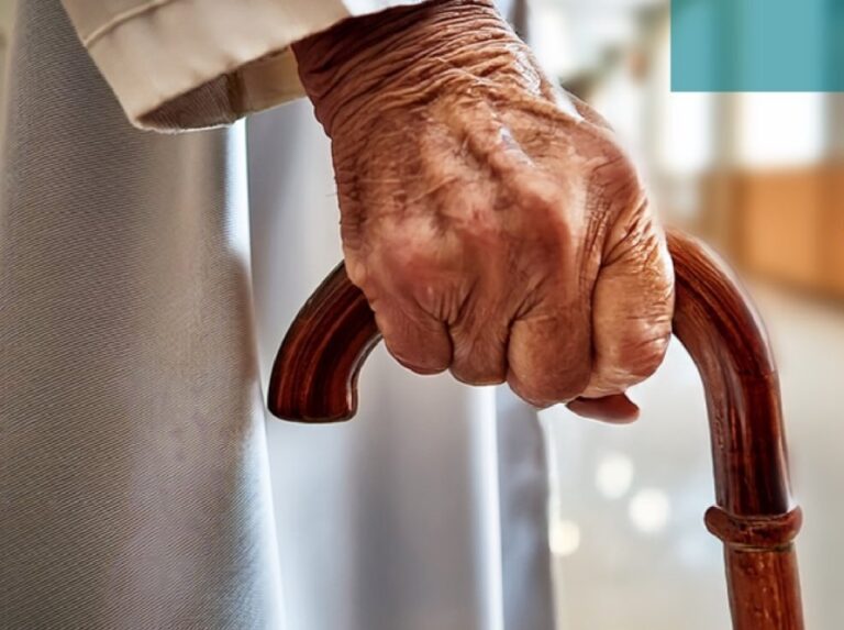 لماذا-تعتبر-اللقاحات-الوقائية-ضرورية-لكبار-السن؟-وما-أهمها؟