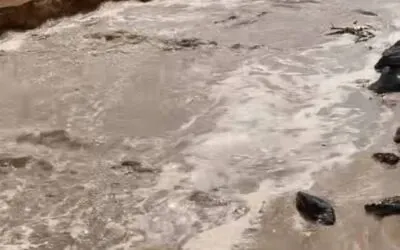 أمطار غزيرة على رنية تعطل طريق وادي الدواسر