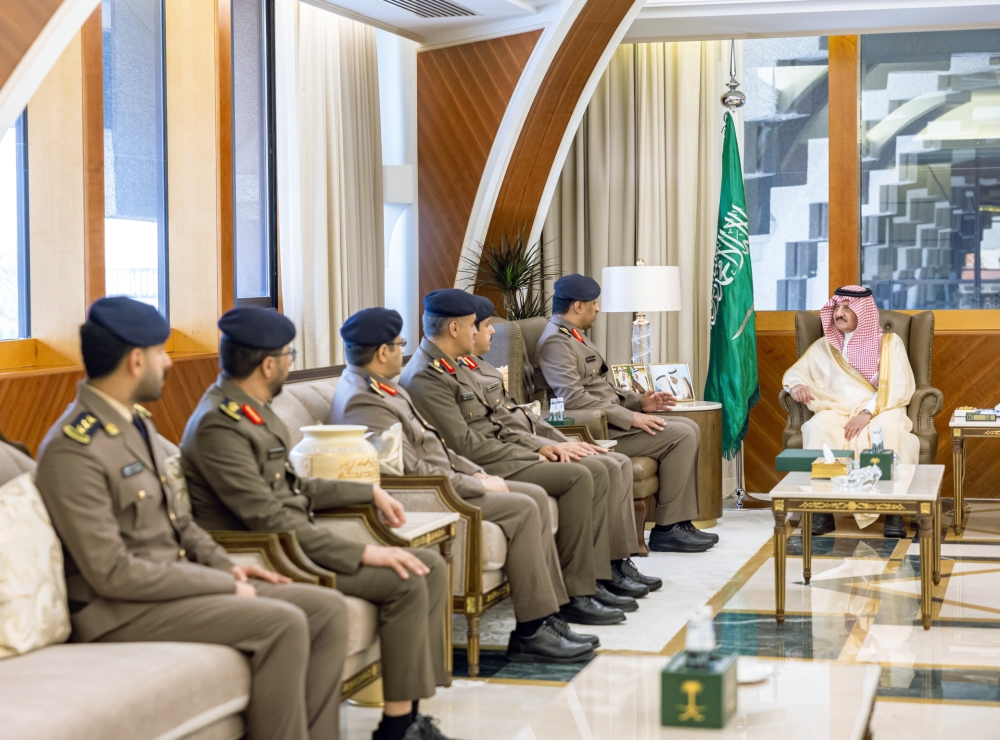  أمير-الشرقية-يستقبل-مدير-الدفاع-المدني-ويطّلع-على-جهود-تعزيز-السلامة-بالمنطقة