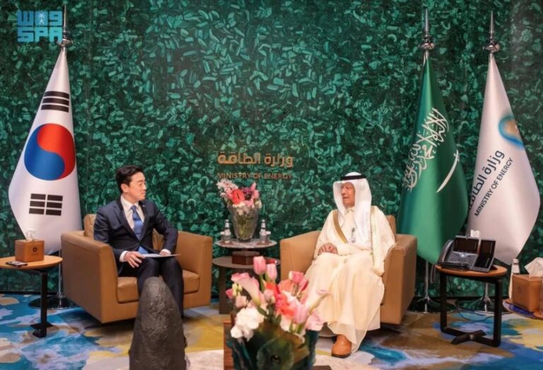 عبدالعزيز-بن-سلمان-يبحث-فرص-التعاون-في-قطاع-الطاقة-مع-رئيس-المكتب-الرئاسي-في-كوريا-الجنوبية