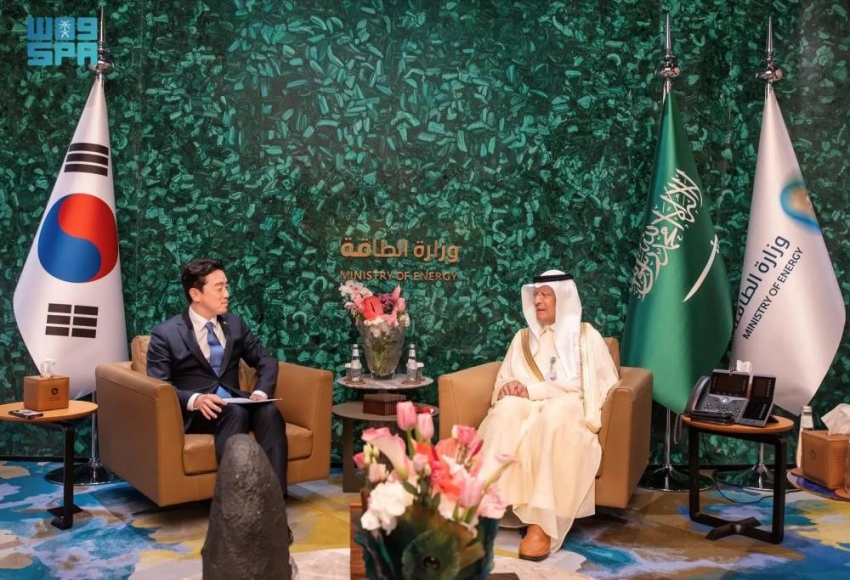 عبدالعزيز بن سلمان يبحث فرص التعاون في قطاع الطاقة مع رئيس المكتب الرئاسي في كوريا الجنوبية