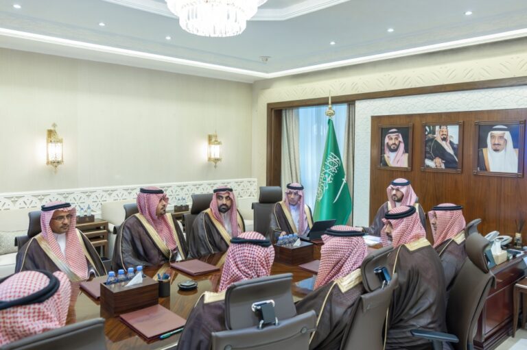 نائب-أمير-الشرقية-يطلع-على-الخدمات-التشغيلية-لمطارات-الدمام-وتكامل-منظومتها