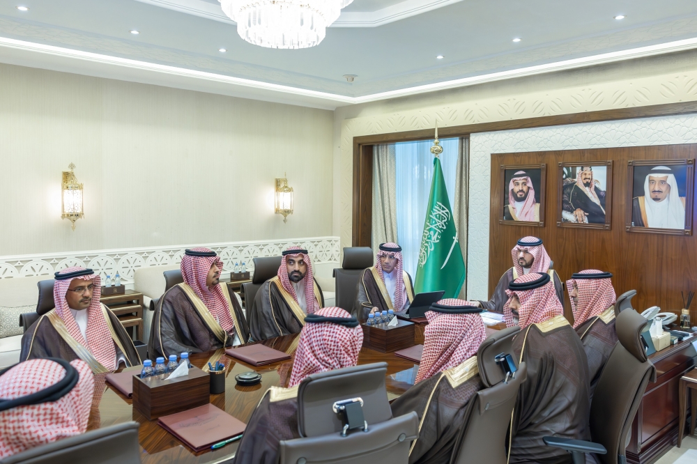 نائب أمير الشرقية يطلع على الخدمات التشغيلية لمطارات الدمام وتكامل منظومتها