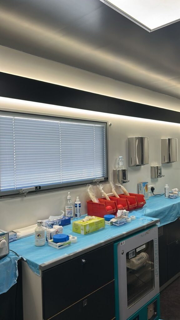 عربة متنقلة بمستشفى الملك فهد بجدة لدعم مخزون الدم في موسم الحج