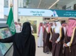 محافظ الأحساء يدشّن مركز مبيعات وجهة الورود