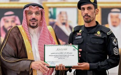 أمير القصيم يكرّم رجل أمن تقديرًا لجهوده في إنقاذ حياة آخرين من حريق بعنيزة