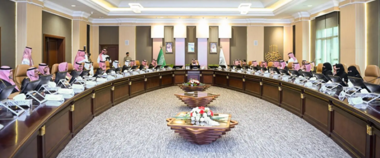 أمير-منطقة-جازان-يرأس-اجتماع-اللجنة-العليا-للتوطين