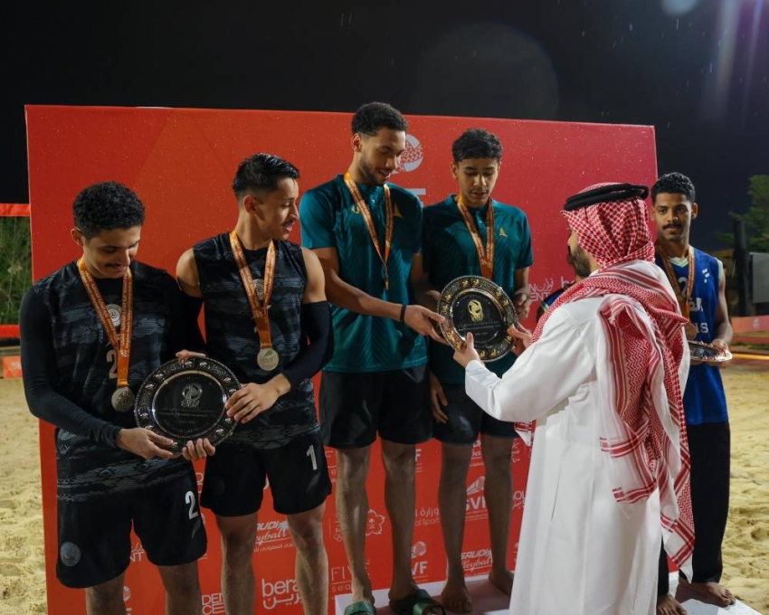 شباب الخليج أبطال المملكة للكرة الطائرة الشاطئية