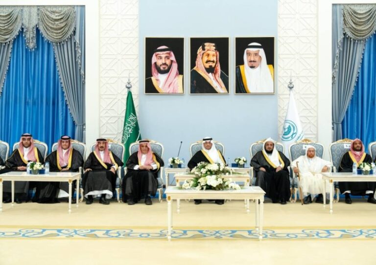 محافظ-الأحساء-يستقبل-قيادات-التعليم-ويكرّم-الفائزين-بالجوائز-المحلية-والدولية