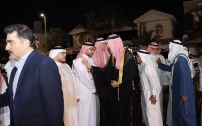 آل أبو الخير يستقبلون المعزين في وفاة فؤاد