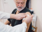 5 لقاحات ضرورية لكبار السن