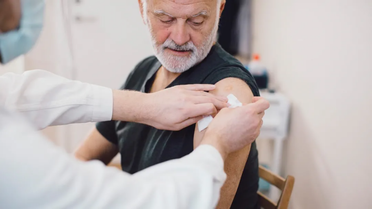 5-لقاحات-ضرورية-لكبار-السن