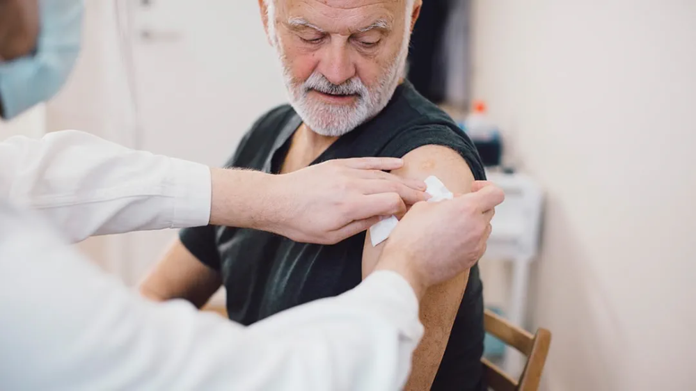 5 لقاحات ضرورية لكبار السن
