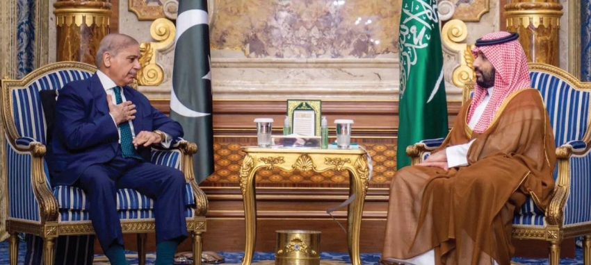 ولي العهد وشهباز شريف يبحثان العلاقات وأوضاع المنطقة