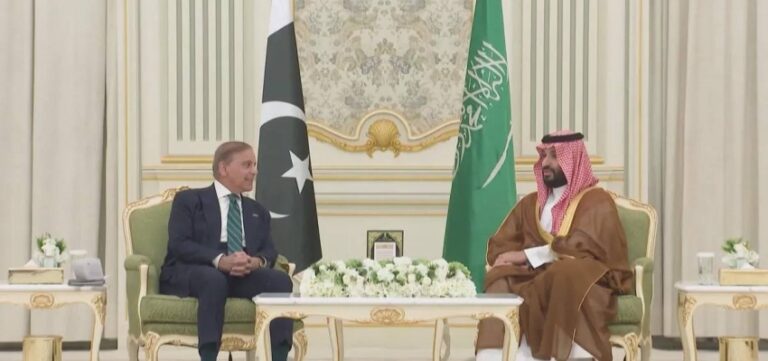 المملكة-وباكستان.-تنسيق-إستراتيجي-ودفاع-مشترك-لتعزيز-الاستقرار-بالمنطقة