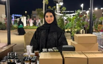 بدائل صحية مبتكرة.. نحالة تحول تبلور «عسل المانجروف» إلى مربى طبيعي