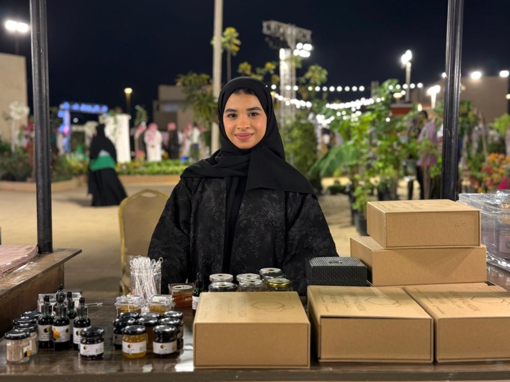 بدائل صحية مبتكرة.. نحالة تحول تبلور «عسل المانجروف» إلى مربى طبيعي