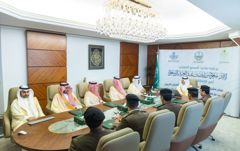 أمير الشرقية يدشّن جسر طريق الظهران الجبيل بطول 1920 مترًا