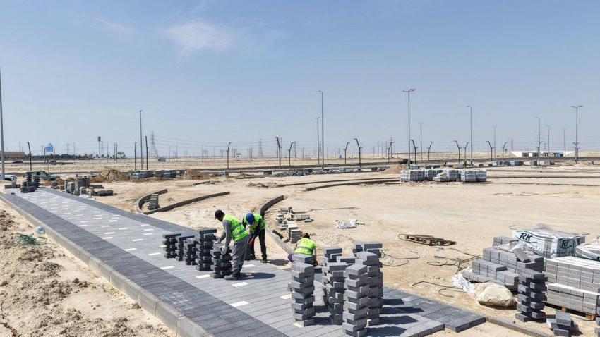 بنسبة إنجاز 43% تواصل بلدية الخفجي أعمال تنفيذ حديقة حي السلام