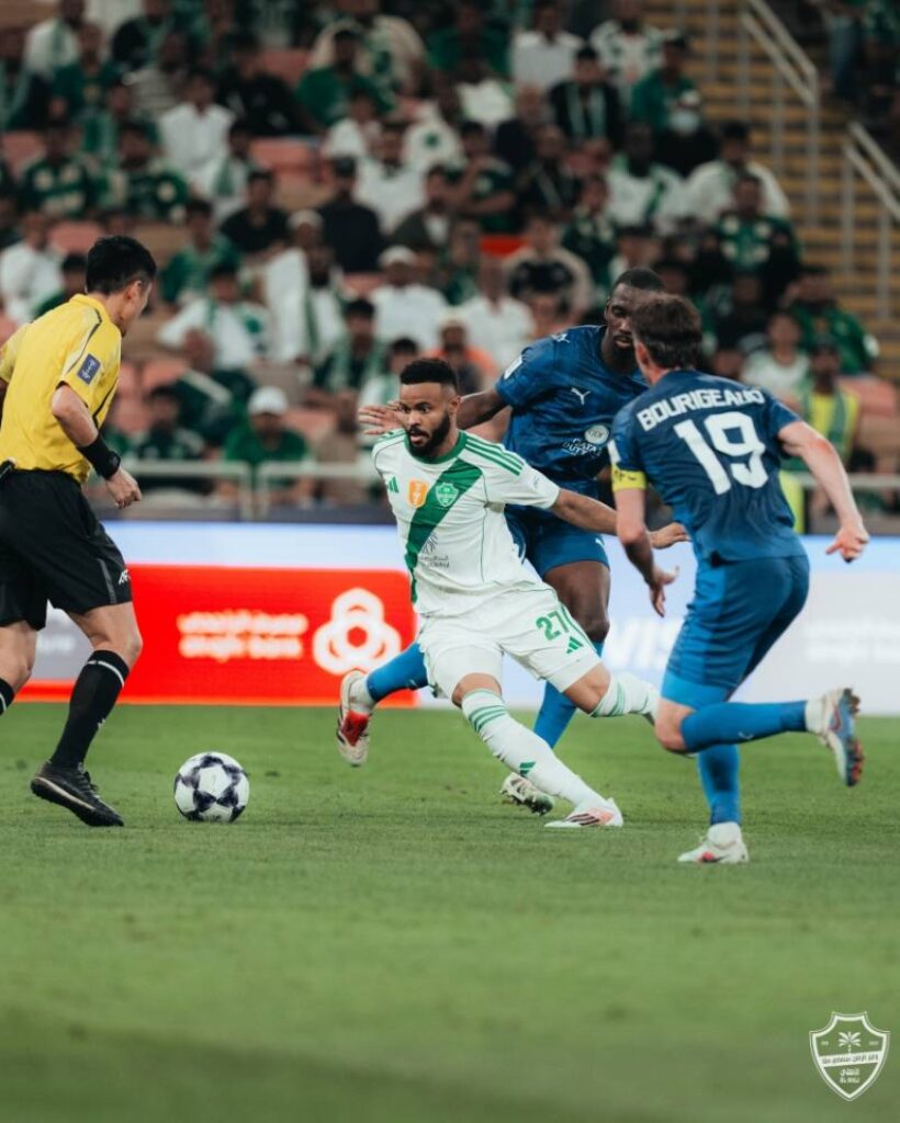 إيقاف علي مجرشي 3 مباريات آسيوية