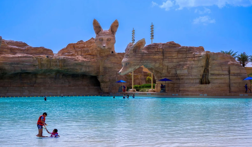 القدية على موعد مع المتعة.. عايض وزينة عماد يشعلان افتتاح “أكواريبيا”