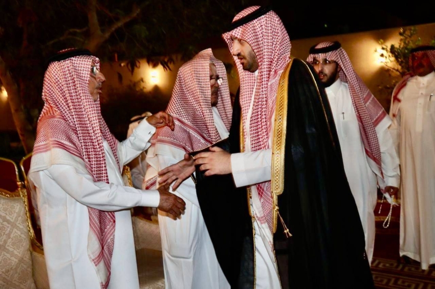 آل الشيخ يستقبلون المواسين في وفاة فقيدهم